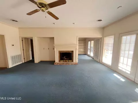 Living - 101 Northpointe Pkwy, Jackson, MS 39211 photo 2 of 3