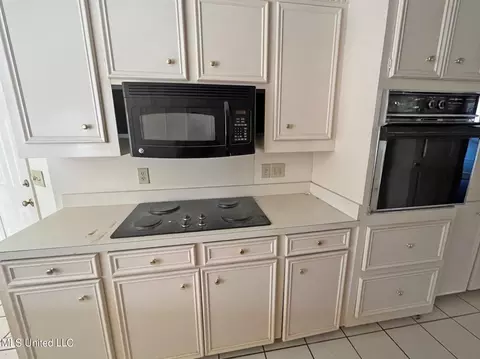 Kitchen - 101 Northpointe Pkwy, Jackson, MS 39211 photo 2 of 4