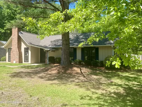 506 Hunters Creek Cir, Madison, MS 39110