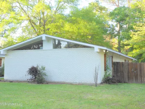 Exterior - 316 Southbrook Dr, Jackson, MS 39211 photo 3 of 7