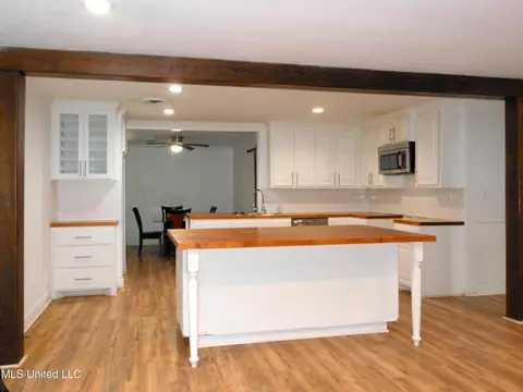 Kitchen - 316 Southbrook Dr, Jackson, MS 39211 photo 2 of 2