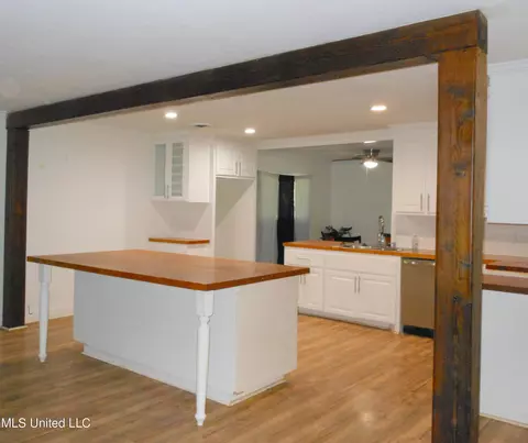 Kitchen - 316 Southbrook Dr, Jackson, MS 39211 photo 1 of 2