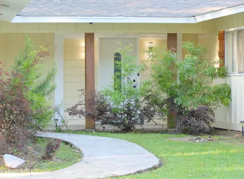 Exterior - 316 Southbrook Dr, Jackson, MS 39211 photo 2 of 7