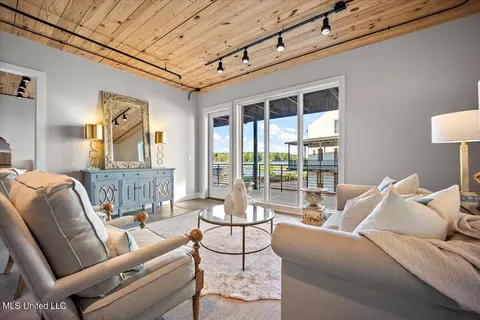 Living - 145 Republic St #902, Madison, MS 39110 photo 1 of 2