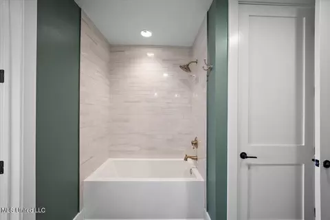 Bath - 145 Republic St #902, Madison, MS 39110 photo 1 of 5