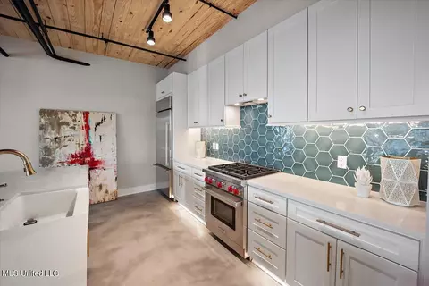 Kitchen - 145 Republic St #902, Madison, MS 39110 photo 1 of 6