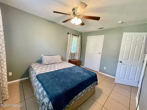 Bedroom - 7117 Hampton Dr, Biloxi, MS 39532 photo 2 of 3