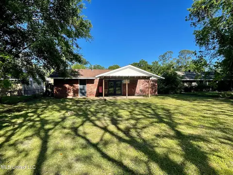 Exterior - 7117 Hampton Dr, Biloxi, MS 39532 photo 4 of 6