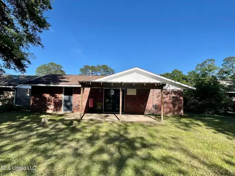 Exterior - 7117 Hampton Dr, Biloxi, MS 39532 photo 5 of 6