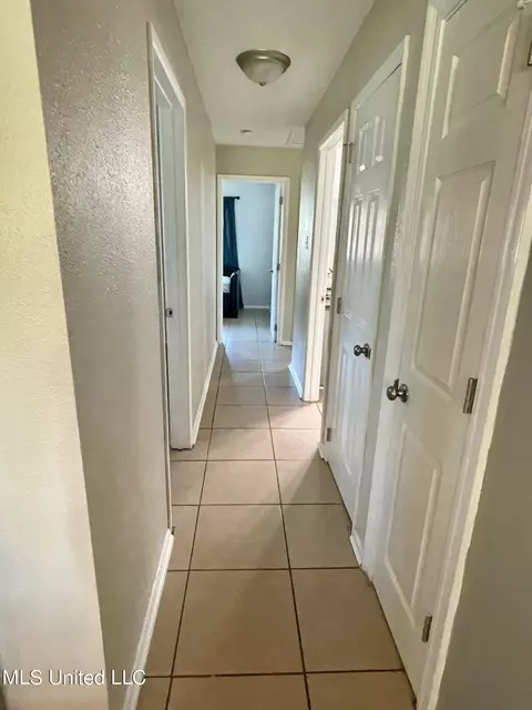 Entry Way - 7117 Hampton Dr, Biloxi, MS 39532 photo 1 of 1