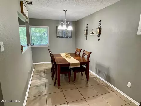 Dining - 7117 Hampton Dr, Biloxi, MS 39532 photo 2 of 3