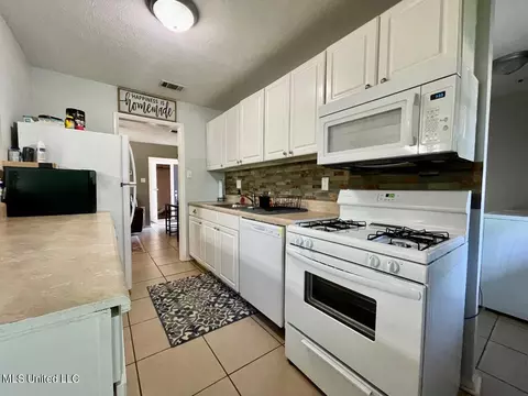 Kitchen - 7117 Hampton Dr, Biloxi, MS 39532 photo 3 of 3