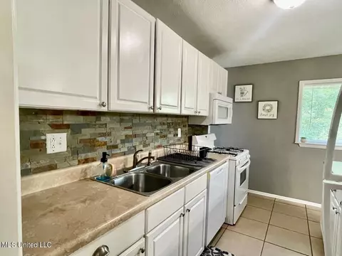 Kitchen - 7117 Hampton Dr, Biloxi, MS 39532 photo 1 of 3