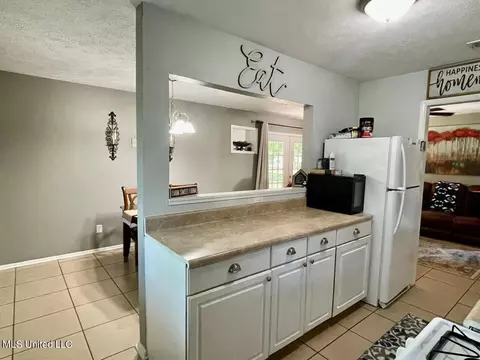 Kitchen - 7117 Hampton Dr, Biloxi, MS 39532 photo 2 of 3
