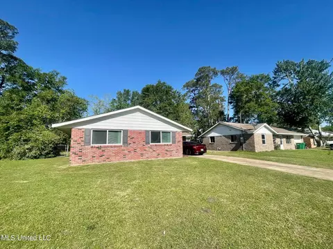 Exterior - 7117 Hampton Dr, Biloxi, MS 39532 photo 2 of 6