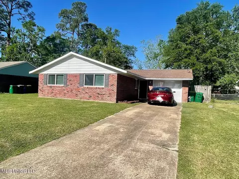 Exterior - 7117 Hampton Dr, Biloxi, MS 39532 photo 3 of 6