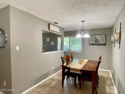 Dining - 7117 Hampton Dr, Biloxi, MS 39532 photo 3 of 3
