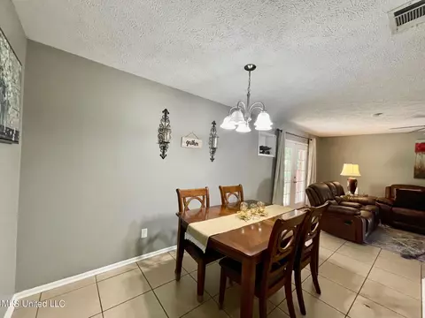 Dining - 7117 Hampton Dr, Biloxi, MS 39532 photo 1 of 3