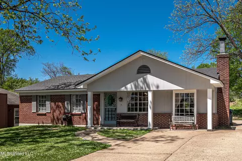1892 Colonial Hills Dr, Southaven, MS 38671
