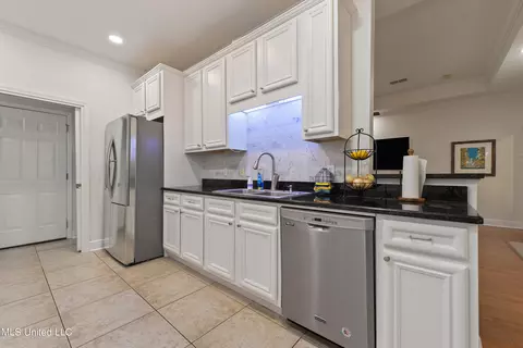 978 Kaena Pl, Diamondhead, MS 39525 photo 8