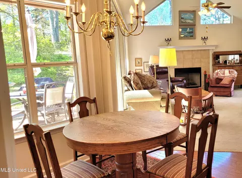 Dining - 4367 Starlanding Rd, Nesbit, MS 38651 photo 3 of 4