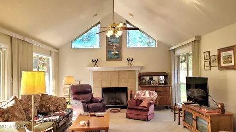 Living - 4367 Starlanding Rd, Nesbit, MS 38651 photo 1 of 3