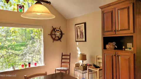 Living - 4367 Starlanding Rd, Nesbit, MS 38651 photo 3 of 3