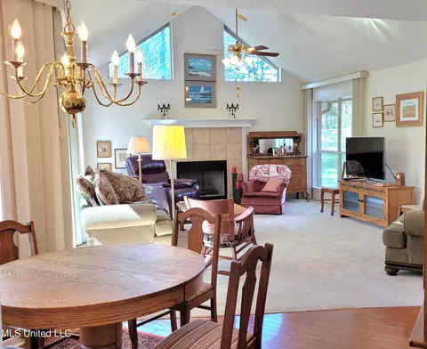 Dining - 4367 Starlanding Rd, Nesbit, MS 38651 photo 2 of 4