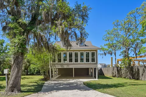 2161 Mole Dr, Bay Saint Louis, MS 39520