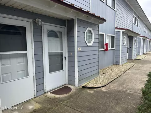 1664 Beach Blvd #108, Biloxi, MS 39531