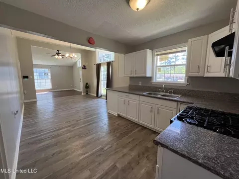 Kitchen - 112 Truman Cir, Jackson, MS 39213 photo 3 of 3