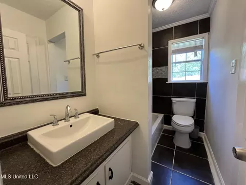 Bath - 112 Truman Cir, Jackson, MS 39213 photo 1 of 3