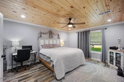 Bedroom - 109 Martha Ln, Brandon, MS 39042 photo 2 of 6