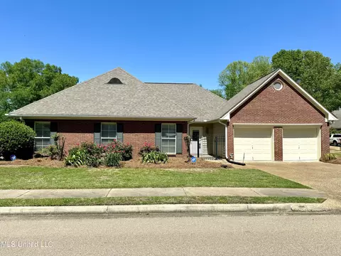 860 N Deerfield Dr, Canton, MS 39046