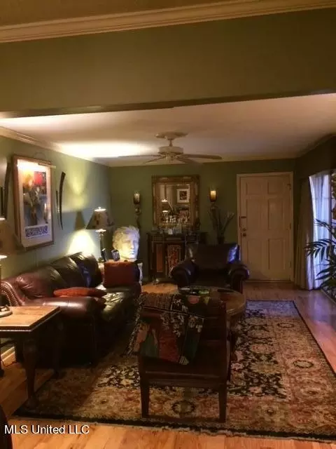 Living - 5155 Wayneland Dr #B-6, Jackson, MS 39211 photo 1 of 1