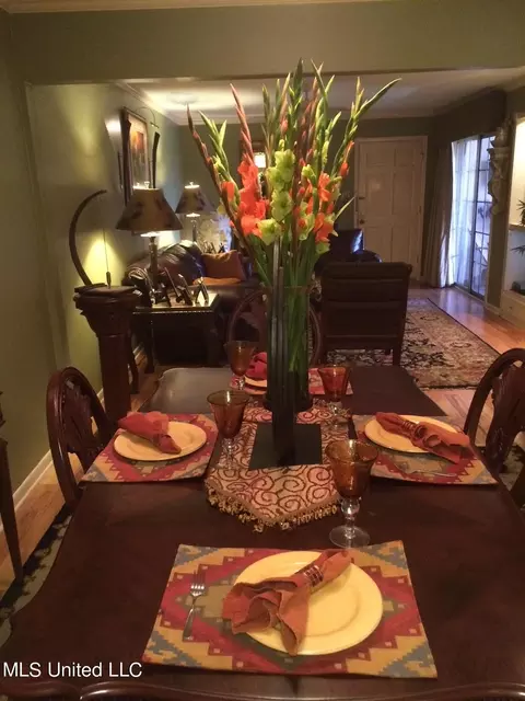 Dining - 5155 Wayneland Dr #B-6, Jackson, MS 39211 photo 1 of 1