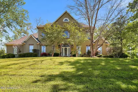 267 Forest Lake Dr, Madison, MS 39110