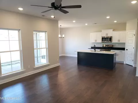 Kitchen - 199 Cadet Dr, Senatobia, MS 38668 photo 1 of 3