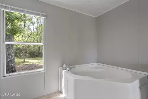 11612 Independence Rd, Moss Point, MS 39562 photo 17