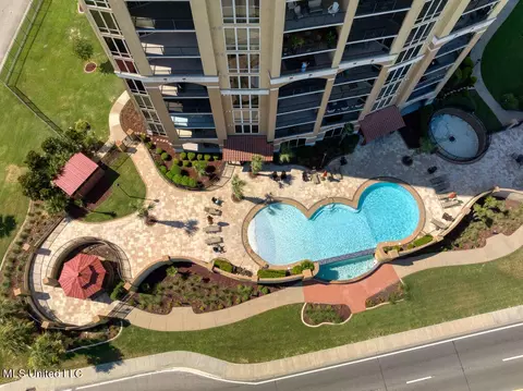 1200 Beach Dr #207, Gulfport, MS 39507