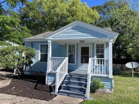 2417 Taft Ave, Pascagoula, MS 39567