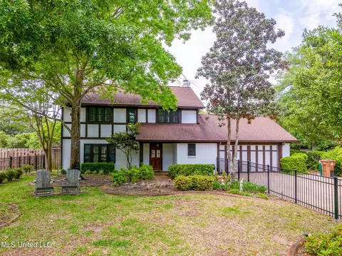 128 Shadowlawn Ave, Pass Christian, MS 39571
