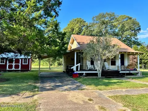 269 W Oak St, Crosby, MS 39633