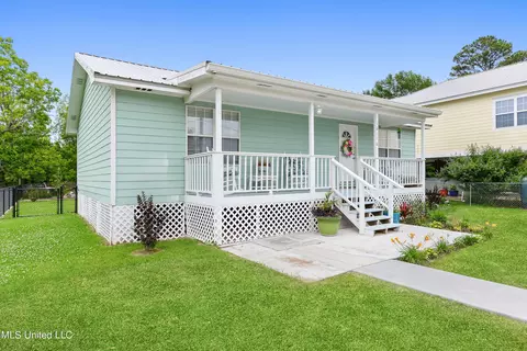 16116 Race Track Rd, Biloxi, MS 39532