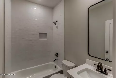 Bath - 192 E South St, Hernando, MS 38632 photo 1 of 5