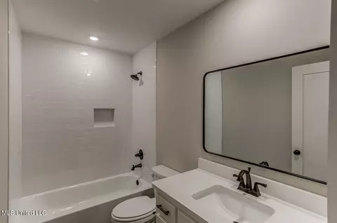 Bath - 192 E South St, Hernando, MS 38632 photo 5 of 5