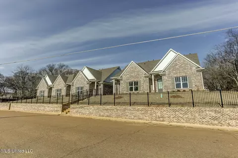Exterior - 192 E South St, Hernando, MS 38632 photo 1 of 8