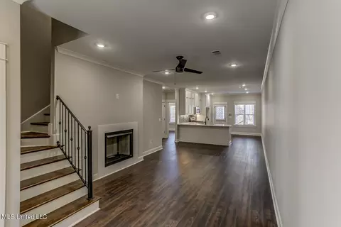 Living - 192 E South St, Hernando, MS 38632 photo 1 of 1
