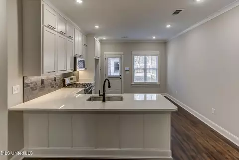 Kitchen - 192 E South St, Hernando, MS 38632 photo 4 of 5