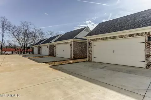 Exterior - 192 E South St, Hernando, MS 38632 photo 4 of 8